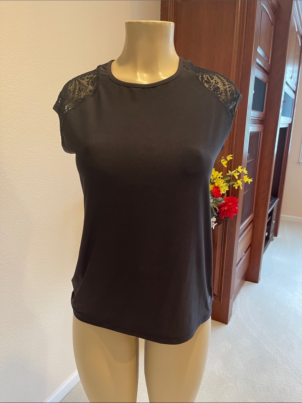 VOGO Athletica Black Lace-Trim Tank Top